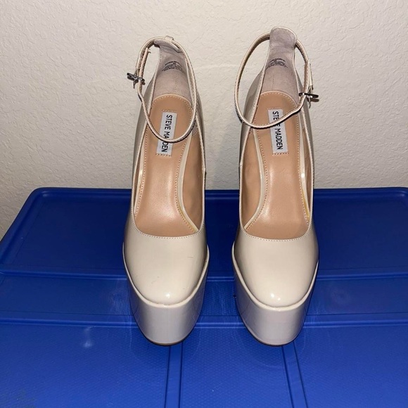 Steve Madden Skyrise Platform. Limited edition color: Bone. Women’s 9 - Picture 3 of 3